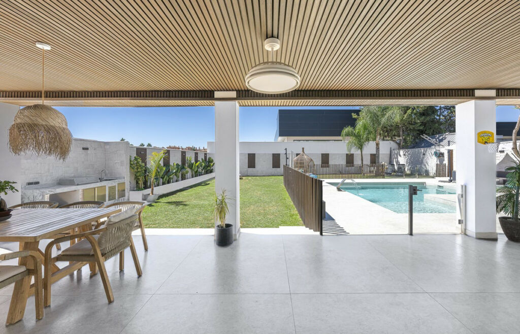 Detached Villa New Golden Mile Málaga - image 20
