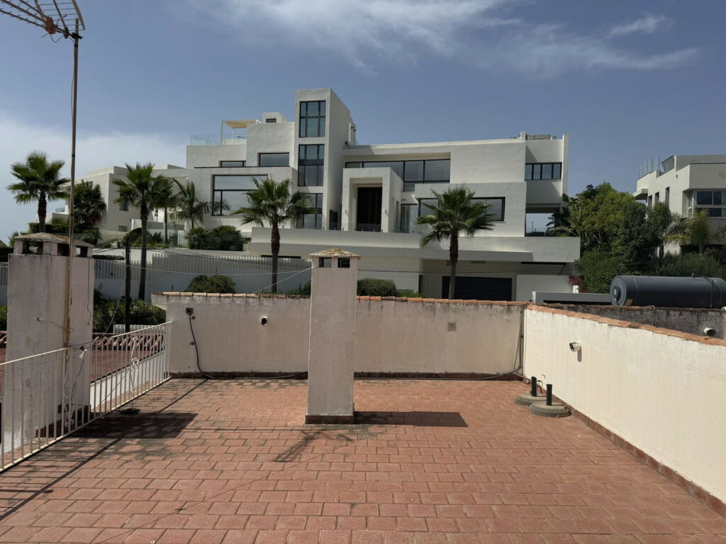 Detached Villa Nueva Andalucía Málaga - image 20