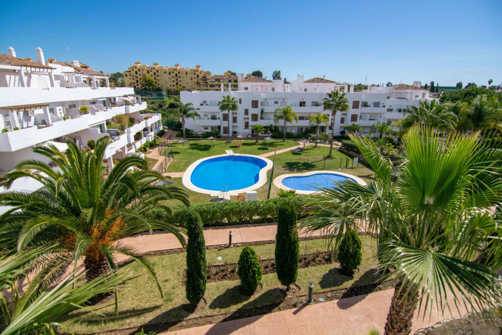 Middle Floor Apartment Estepona Málaga - image 20