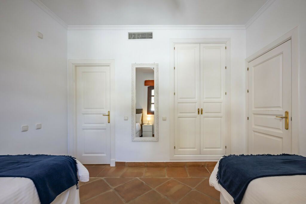 Townhouse Benahavís Málaga - image 20