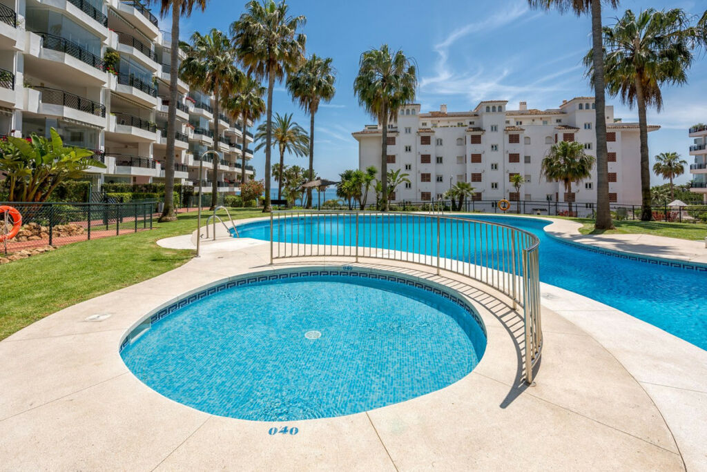 Middle Floor Apartment Calahonda Málaga - image 20