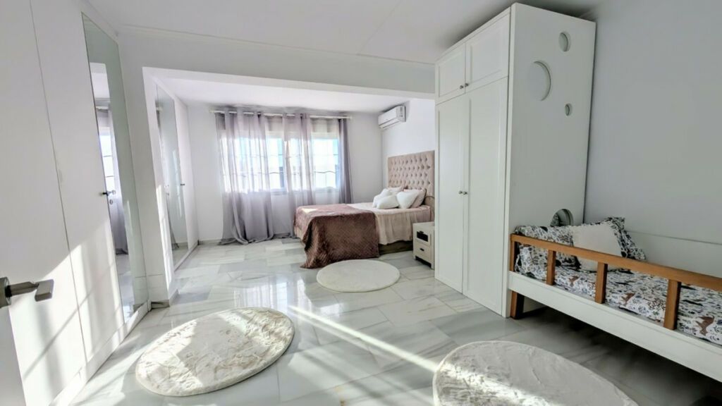 Townhouse Atalaya Málaga - image 20