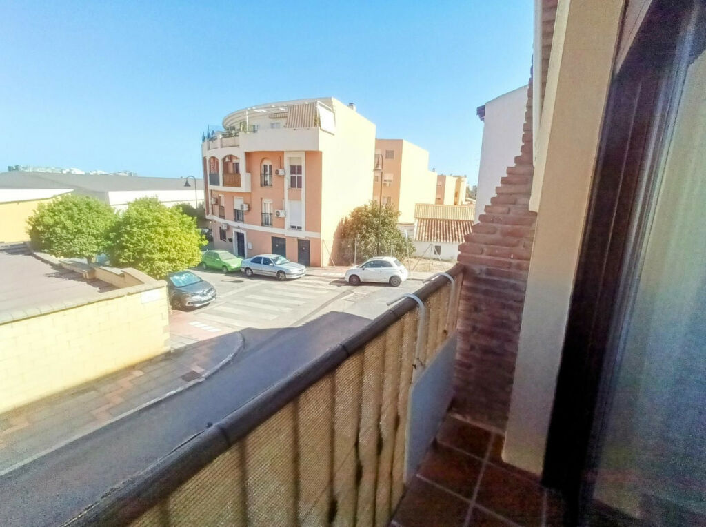 Middle Floor Apartment Las Lagunas Málaga - image 20