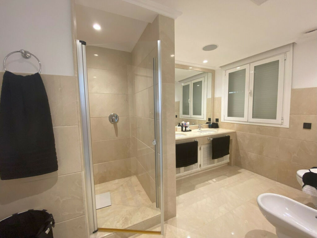 Detached Villa Elviria Málaga - image 24