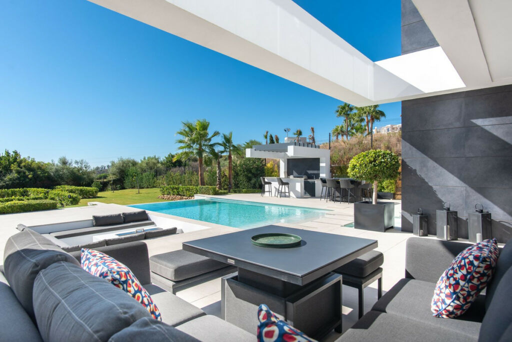 Detached Villa Estepona Málaga - image 20