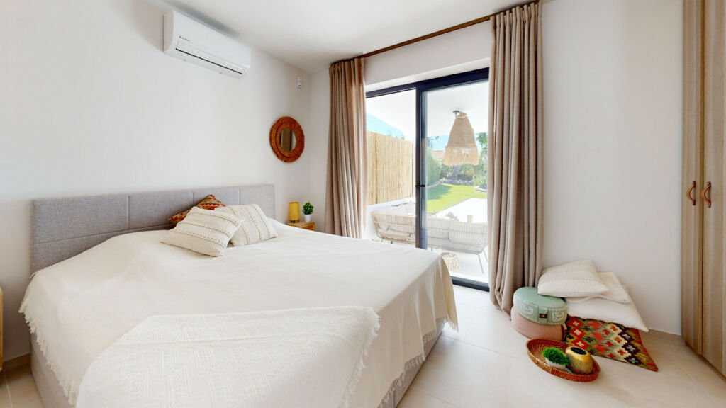 Detached Villa Estepona Málaga - image 21