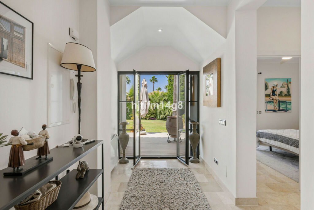 Detached Villa Nueva Andalucía Málaga - image 20