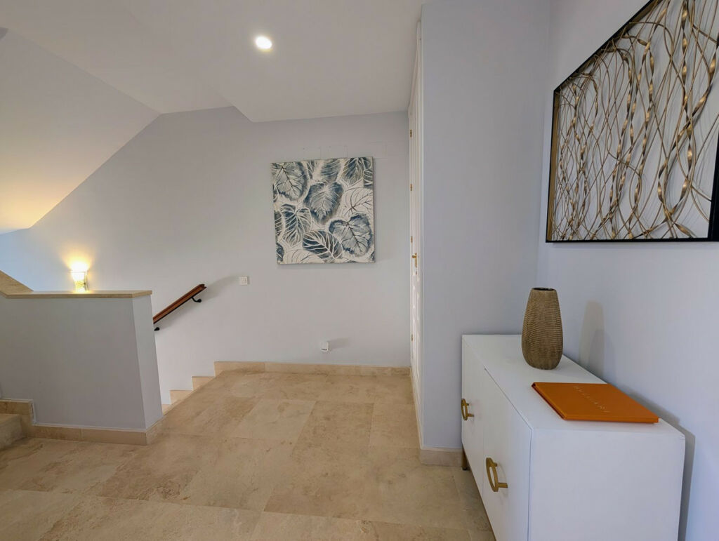 Semi-Detached House El Paraiso Málaga - image 24