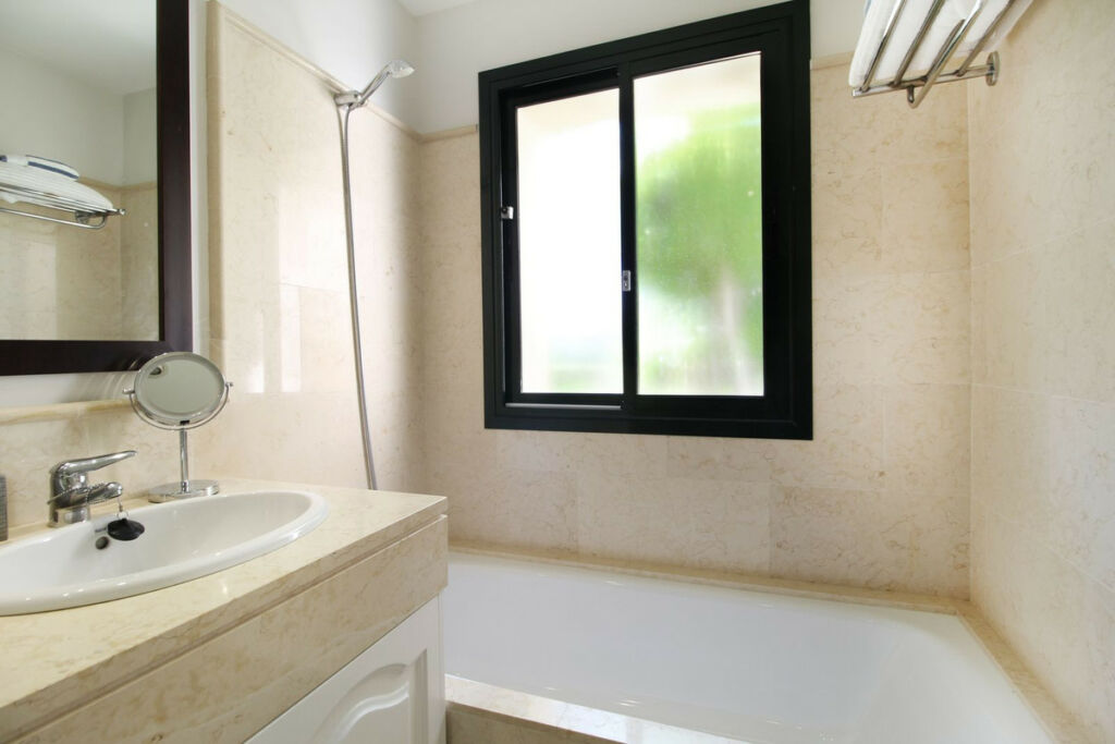 Ground Floor Apartment Benahavís Málaga - image 20
