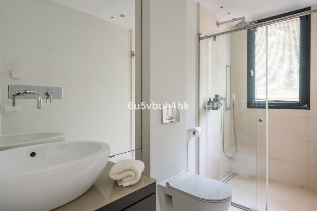 Detached Villa Nueva Andalucía Málaga - image 20