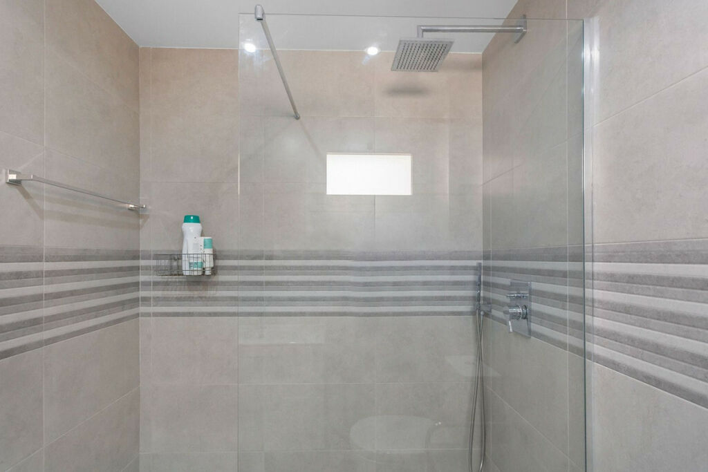 Middle Floor Apartment Villamartin Alicante - image 20