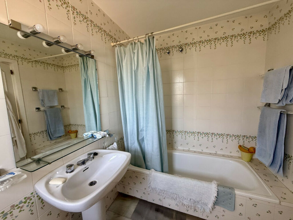 Middle Floor Apartment Calahonda Málaga - image 20