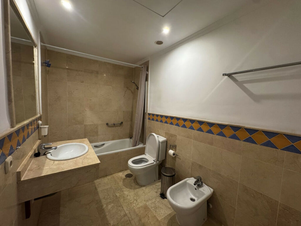 Middle Floor Apartment Las Brisas Málaga - image 20