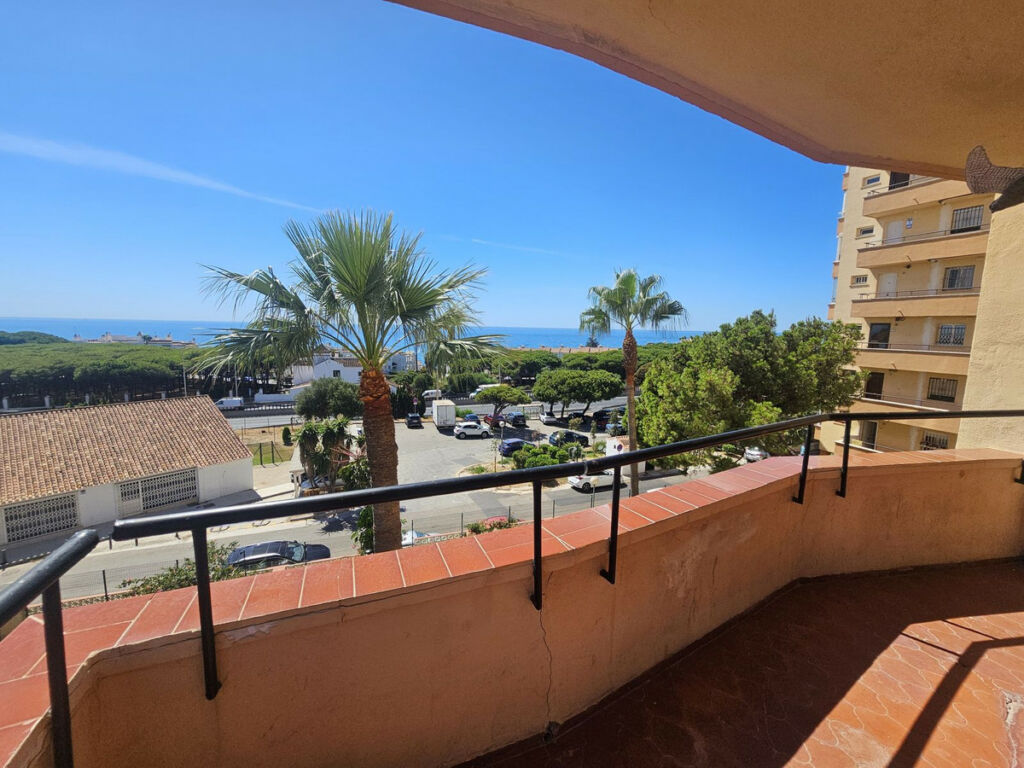 Middle Floor Apartment Calypso Málaga - image 20