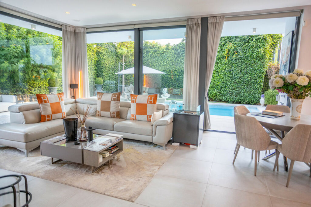 Detached Villa Estepona Málaga - image 20