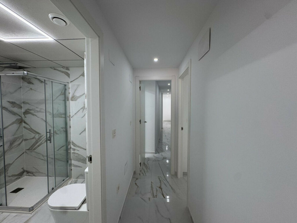 Middle Floor Apartment Torrevieja Alicante - image 20