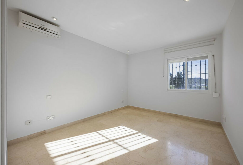 Semi-Detached House Nueva Andalucía Málaga - image 20