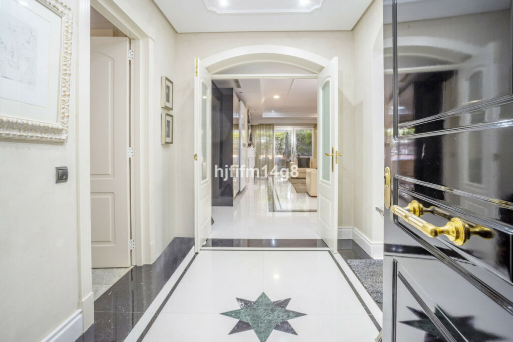 Ground Floor Apartment Puerto Banús Málaga - image 20