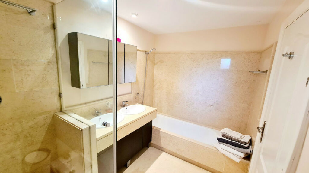Middle Floor Apartment Benahavís Málaga - image 16
