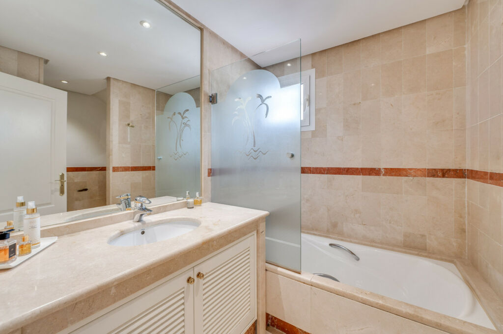 Penthouse Duplex Puerto Banús Málaga - image 20