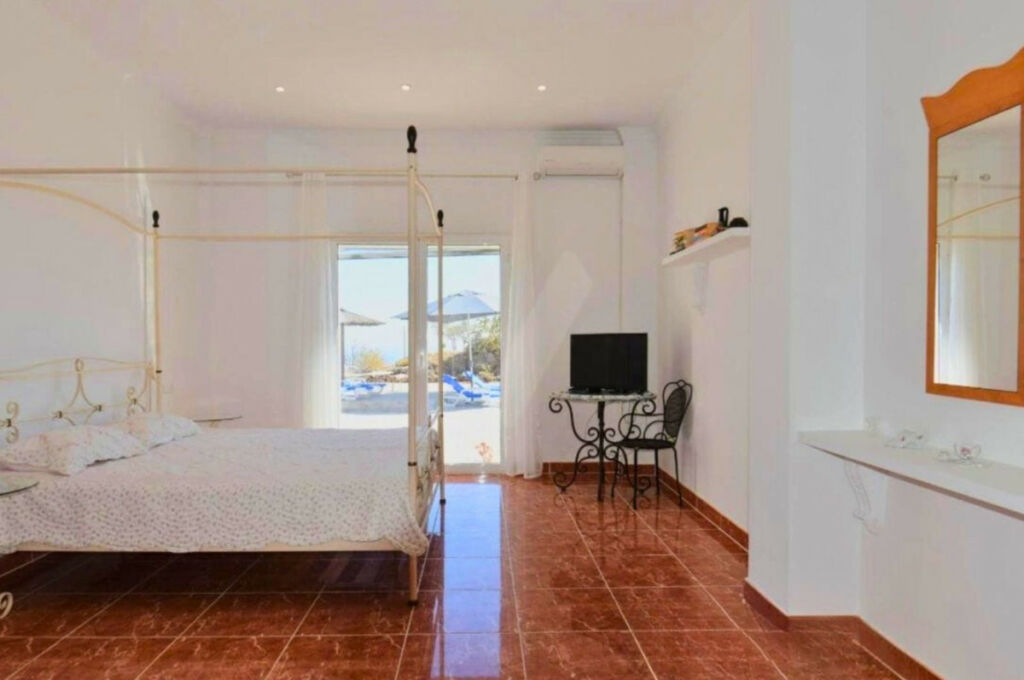 Detached Villa Sayalonga Málaga - image 20