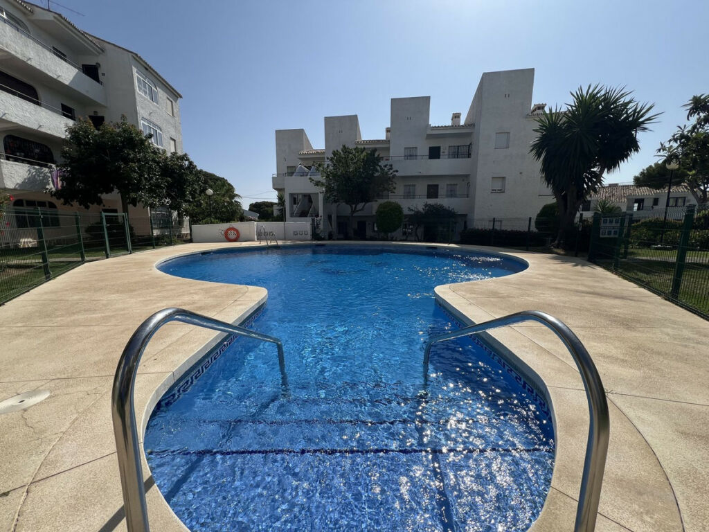Middle Floor Apartment Torrenueva Málaga - image 20