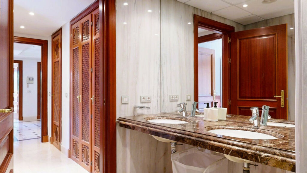 Middle Floor Apartment Estepona Málaga - image 20