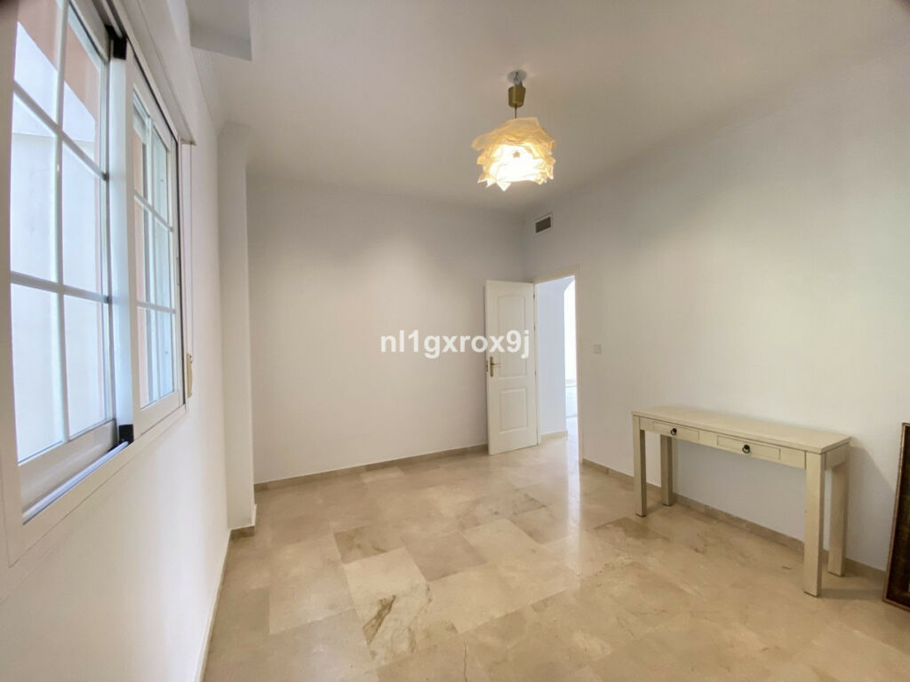 Middle Floor Apartment Nueva Andalucía Málaga - image 18