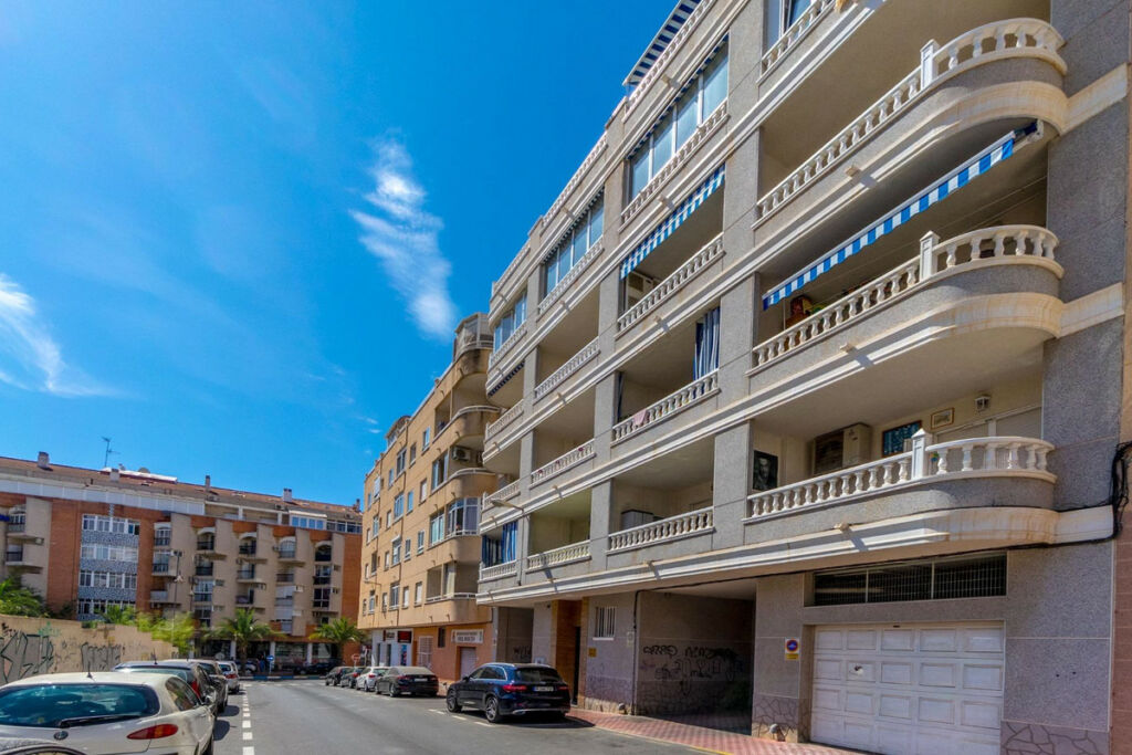 Middle Floor Apartment Torrevieja Alicante - image 16