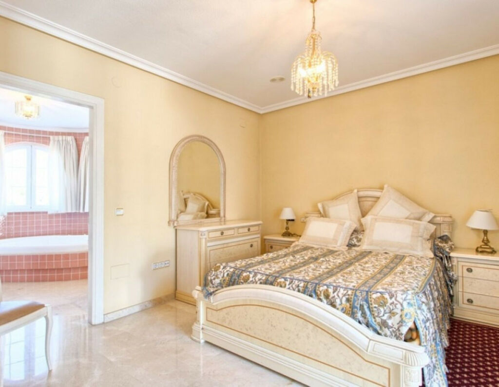 Detached Villa Torrequebrada Málaga - image 20