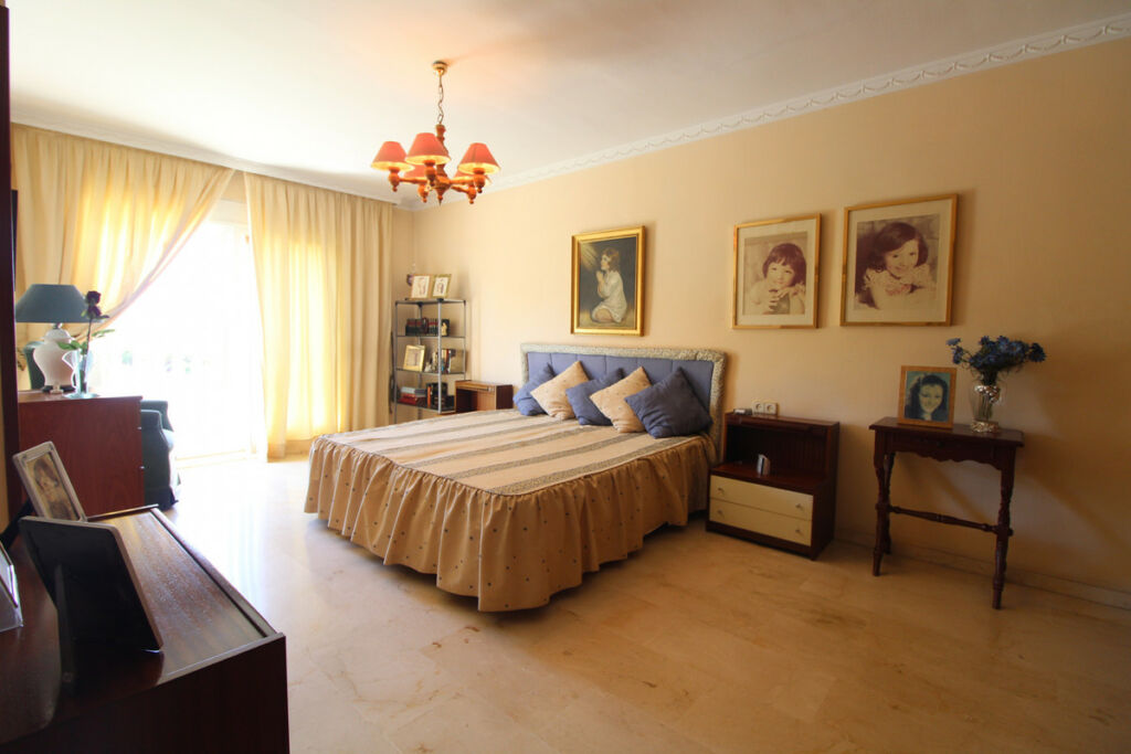 Detached Villa Nueva Andalucía Málaga - image 20