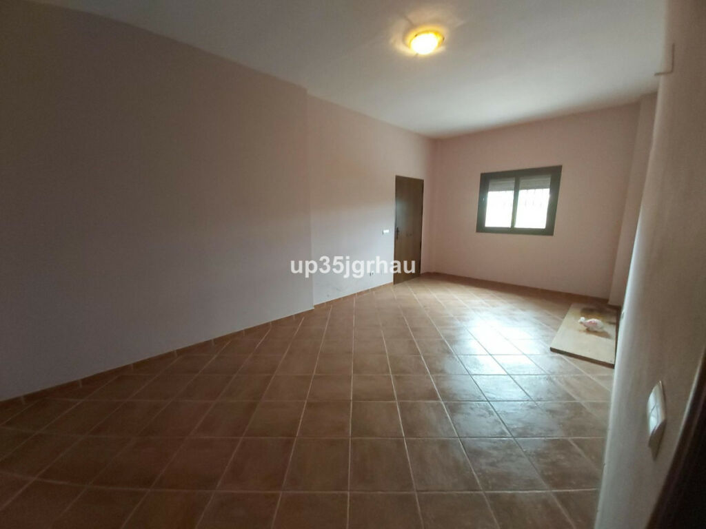 Detached Villa Estepona Málaga - image 20