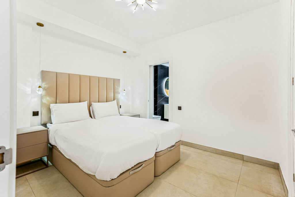 Ground Floor Apartment Puerto Banús Málaga - image 18