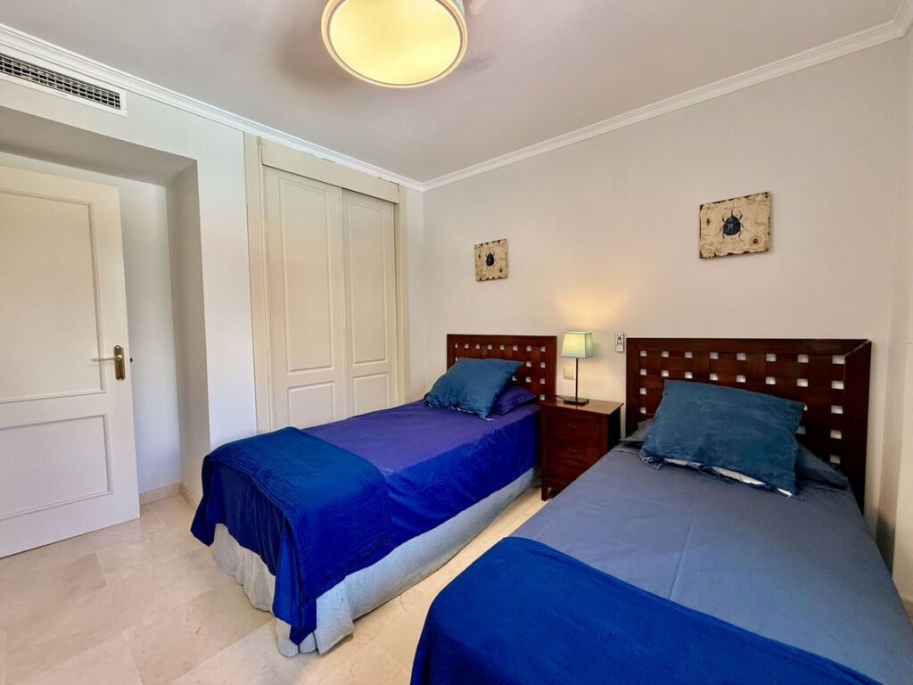 Middle Floor Apartment Sotogrande Puerto Cádiz - image 20