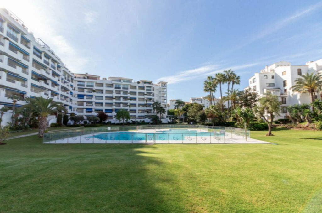 Middle Floor Apartment Puerto Banús Málaga - image 20