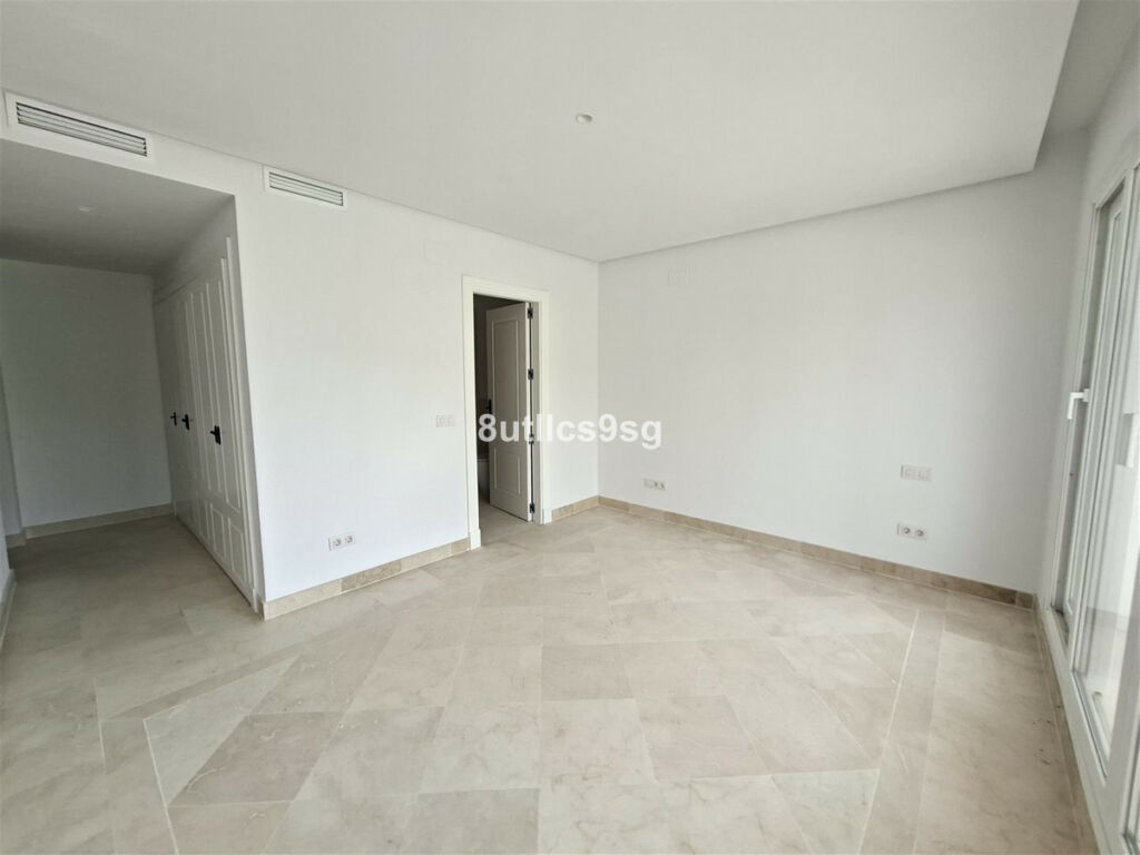 Middle Floor Apartment Aloha Málaga - image 20