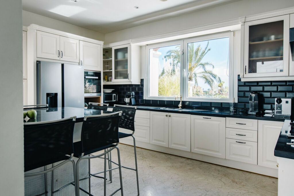 Detached Villa Estepona Málaga - image 20