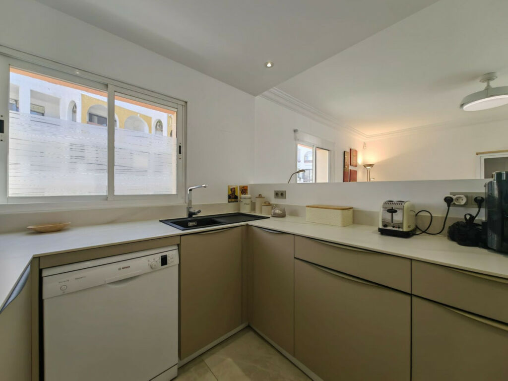Middle Floor Apartment Estepona Málaga - image 20