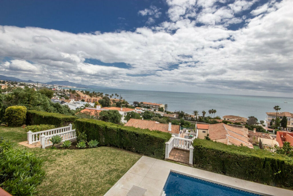 Detached Villa Estepona Málaga - image 20