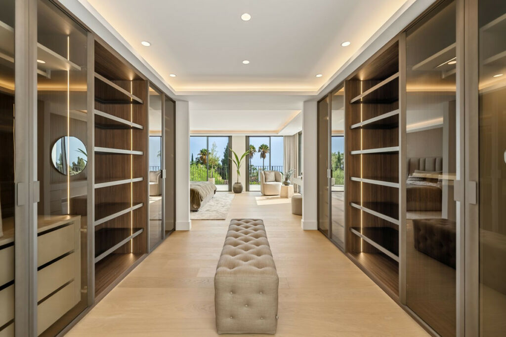 Detached Villa The Golden Mile Málaga - image 20