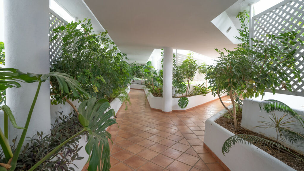 Middle Floor Apartment Puerto Banús Málaga - image 21