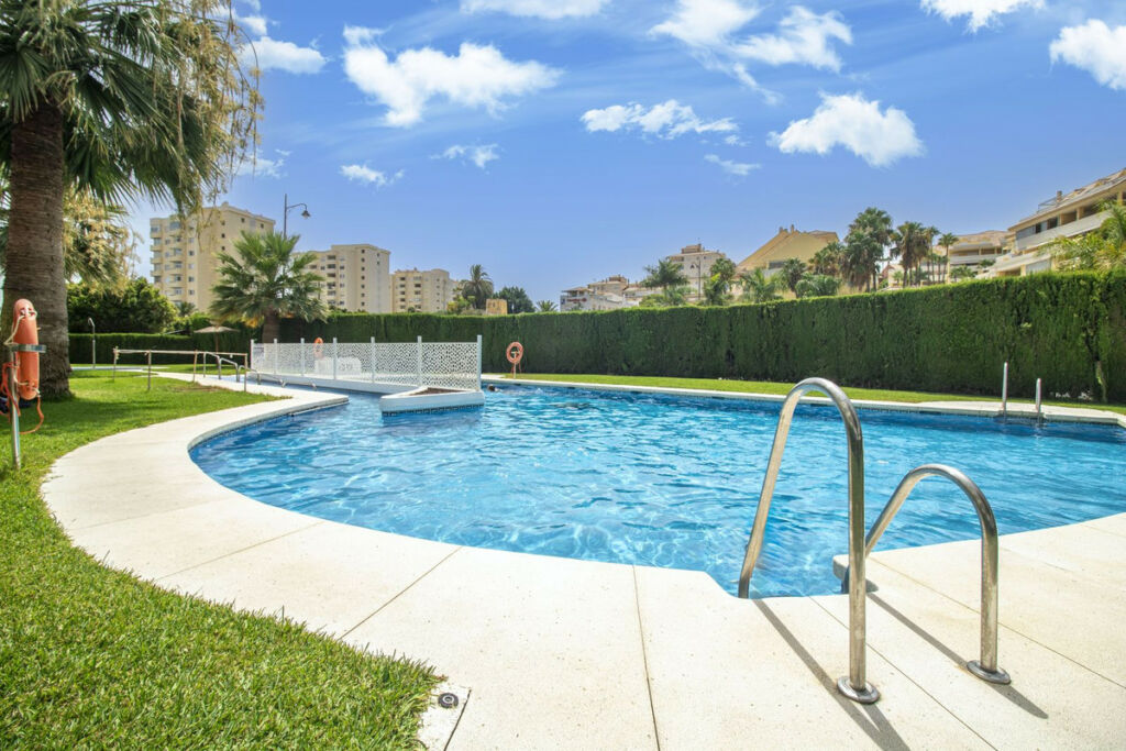 Middle Floor Apartment Estepona Málaga