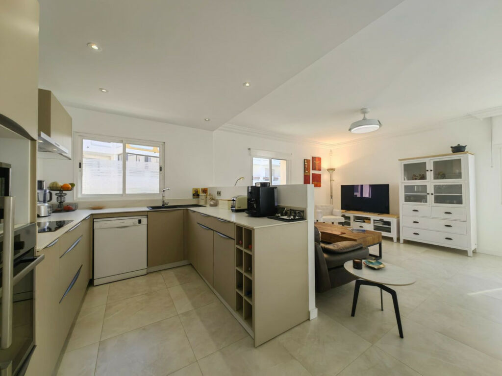 Middle Floor Apartment Estepona Málaga - image 21