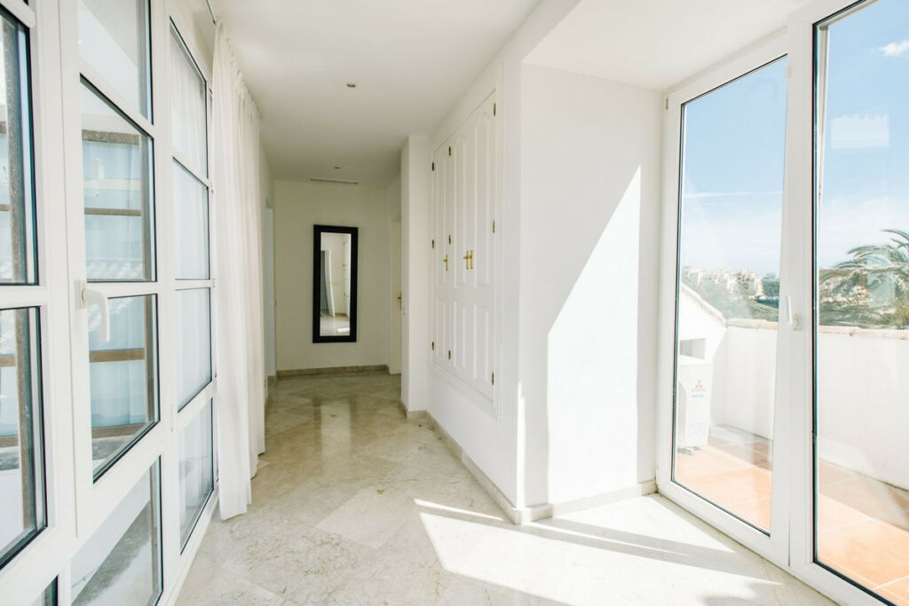 Detached Villa Estepona Málaga - image 21