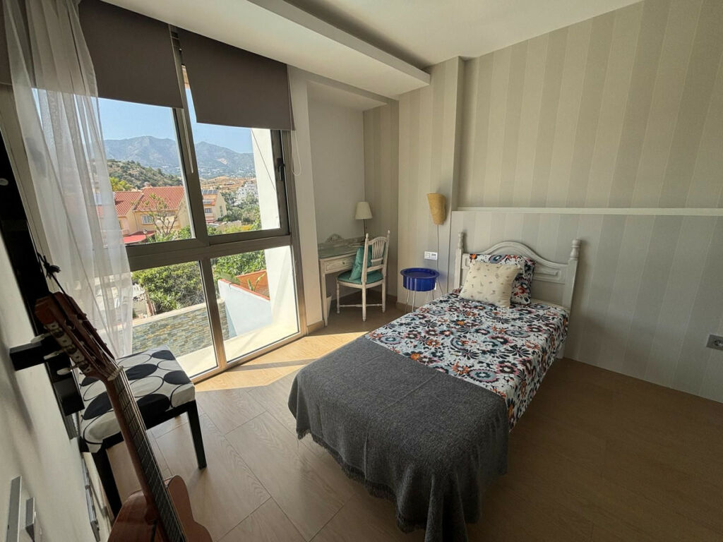Detached Villa Los Pacos Málaga - image 21