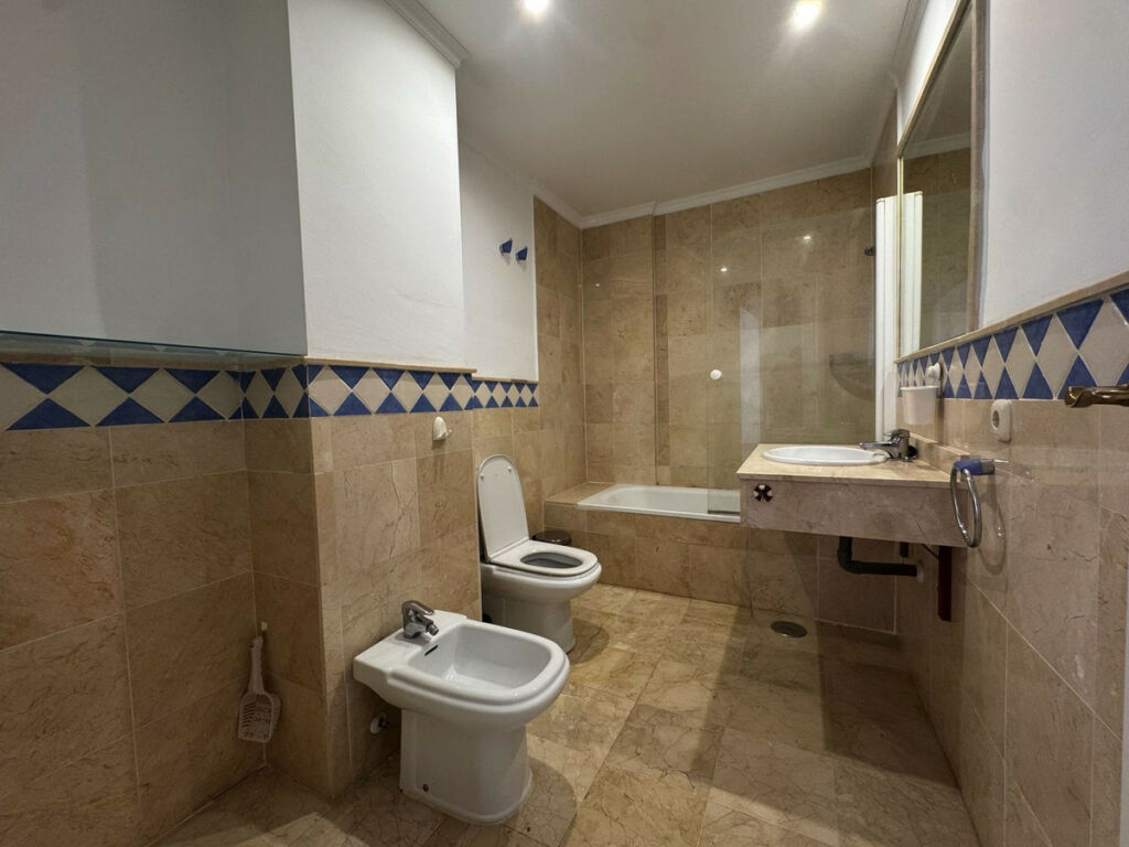 Middle Floor Apartment Las Brisas Málaga - image 21