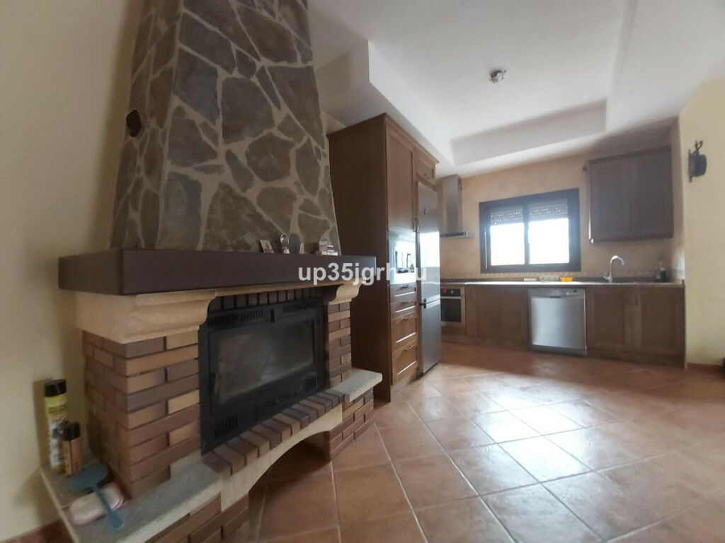 Detached Villa Estepona Málaga - image 21