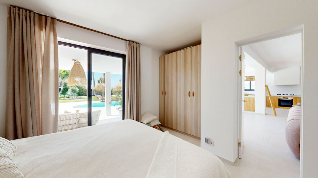 Detached Villa Estepona Málaga - image 22