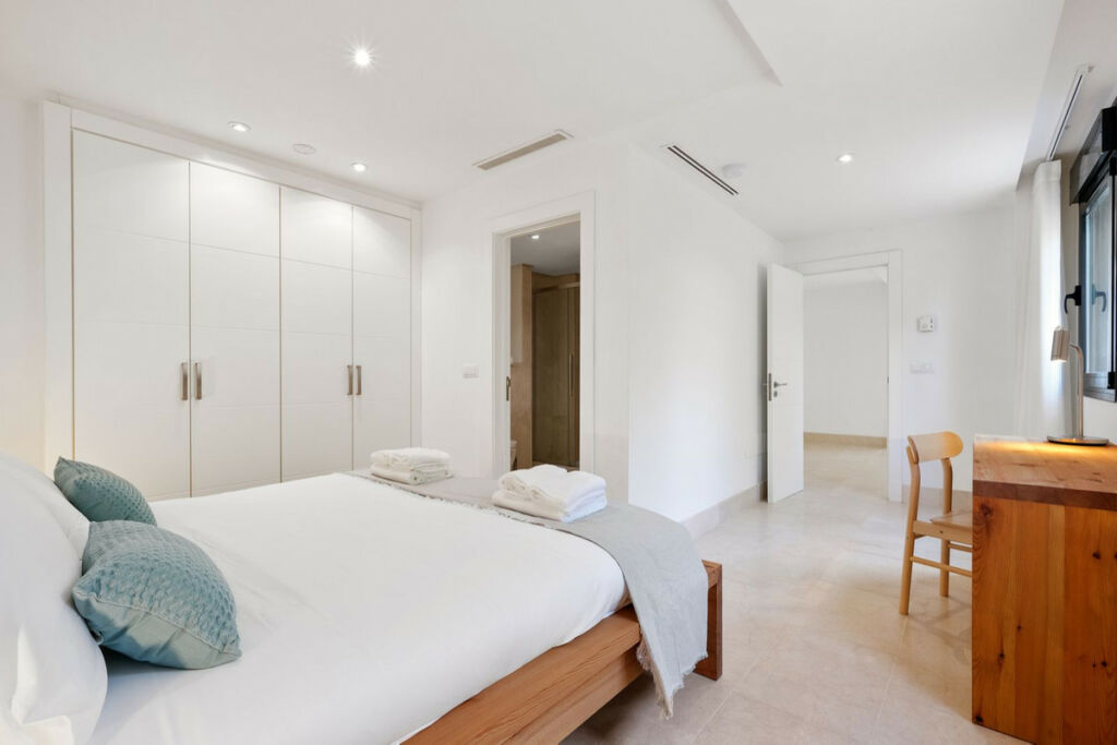 Detached Villa Sotogrande Cádiz - image 21