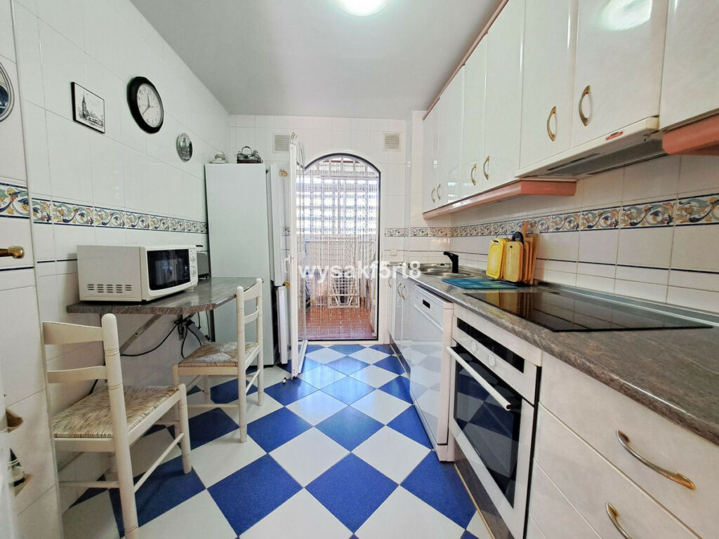 Middle Floor Apartment La Duquesa Málaga - image 21